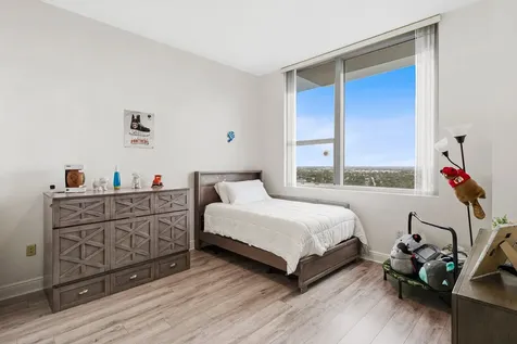 2641 N Flamingo Road Sunrise FL 33323