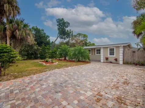 703 5th Place Vero Beach FL 32962