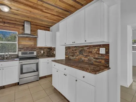 703 5th Place Vero Beach FL 32962