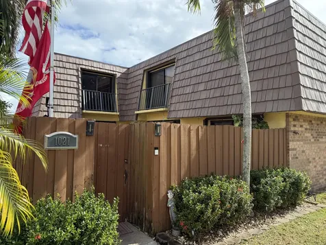 1021 Springdale Circle Palm Springs FL 33461