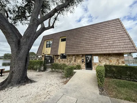 1021 Springdale Circle Palm Springs FL 33461