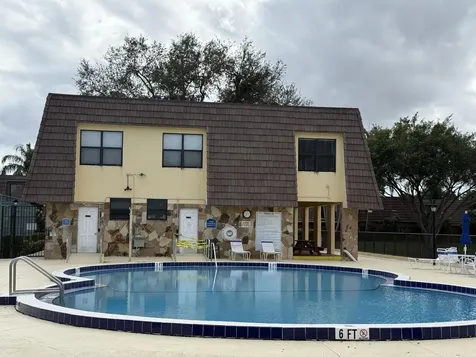 1021 Springdale Circle Palm Springs FL 33461