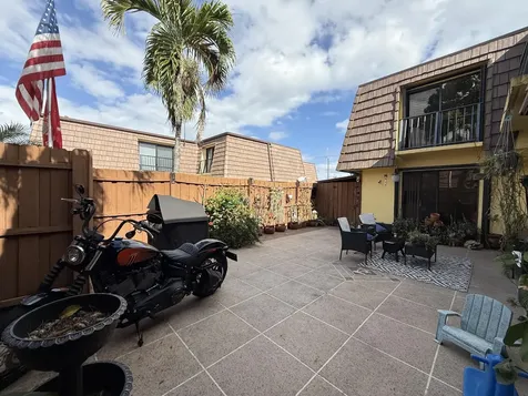 1021 Springdale Circle Palm Springs FL 33461