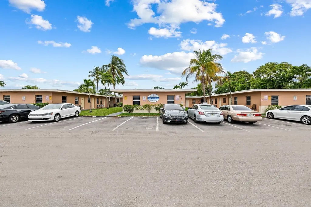 825 SW 10th Terrace Fort Lauderdale FL 33315