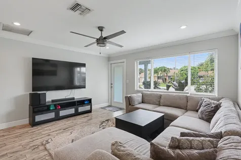 124 Sw 11th Avenue Boynton Beach FL 33435