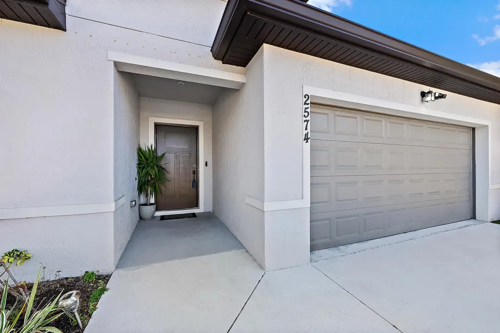 2574 Sw Cameo Boulevard Port Saint Lucie FL 34953