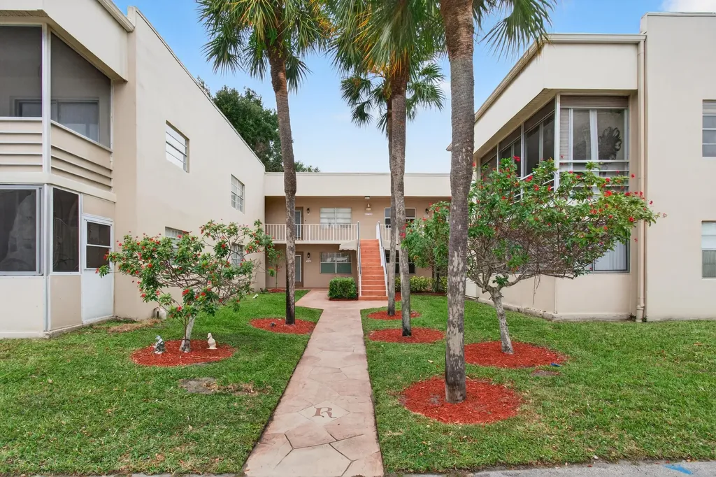 826 Normandy R Delray Beach FL 33484