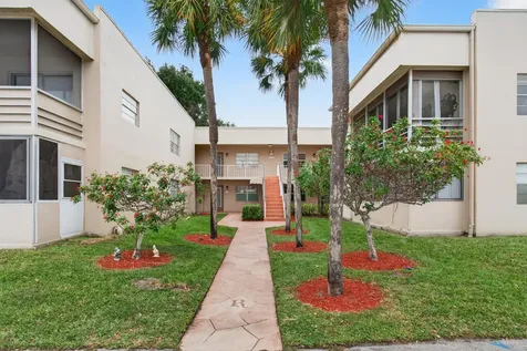 826 Normandy R Delray Beach FL 33484