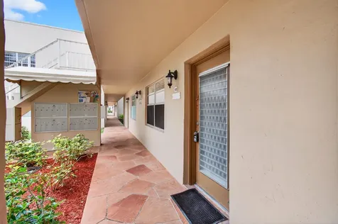 826 Normandy R Delray Beach FL 33484