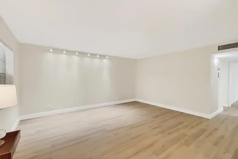 826 Normandy R Delray Beach FL 33484