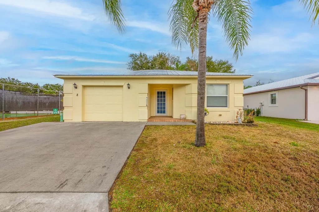 8 Santa Maria Court Port Saint Lucie FL 34952