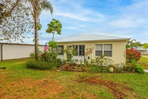 8 Santa Maria Court Port Saint Lucie FL 34952