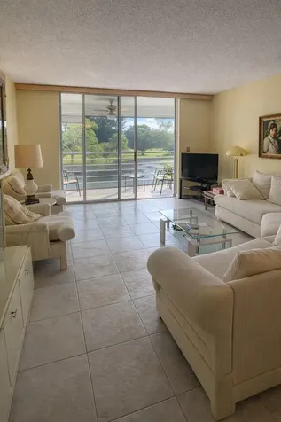 6698 10th Avenue Lake Worth FL 33467