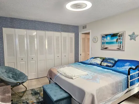 417 Windsor R West Palm Beach FL 33417