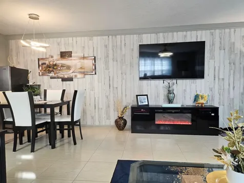 417 Windsor R West Palm Beach FL 33417