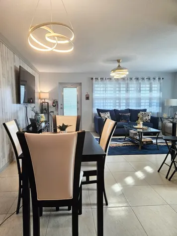 417 Windsor R West Palm Beach FL 33417