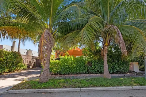 6704 Garden Avenue West Palm Beach FL 33405