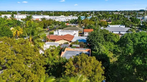 6704 Garden Avenue West Palm Beach FL 33405