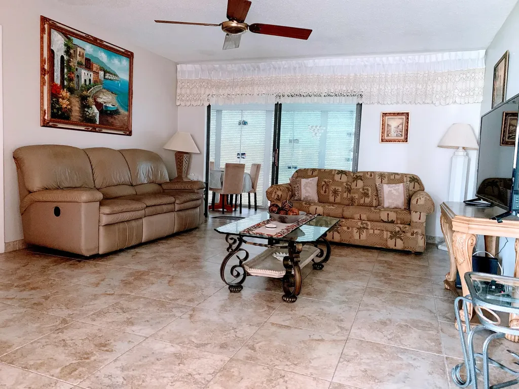 4140 Nw 44th Avenue Lauderdale Lakes FL 33319