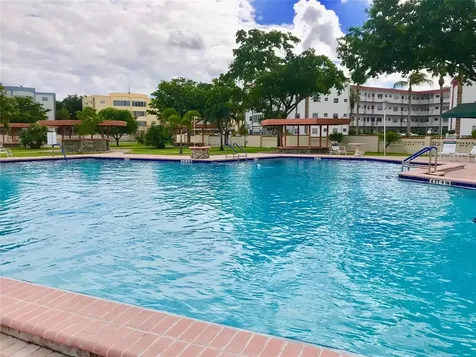 4140 Nw 44th Avenue Lauderdale Lakes FL 33319