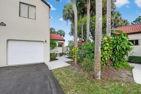 23 Via De Casas Sur Boynton Beach FL 33426