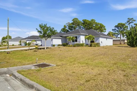 4593 Sw Sw Bradbury Street Port Saint Lucie FL 34953