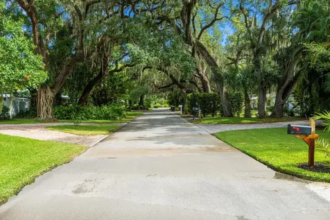 2706 10th Avenue Vero Beach FL 32960