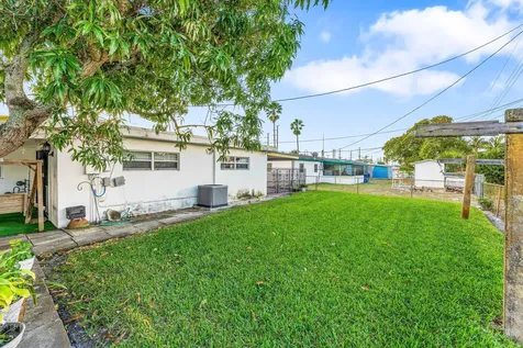 1040 W 1st Street Riviera Beach FL 33404