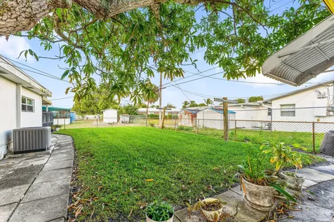 1040 W 1st Street Riviera Beach FL 33404