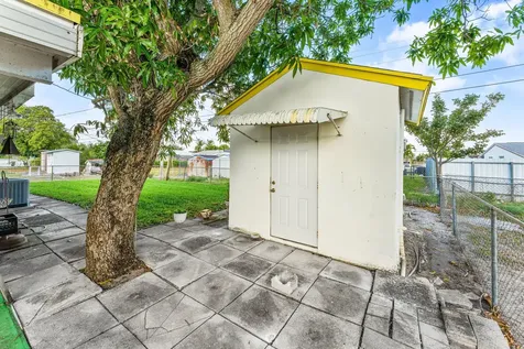 1040 W 1st Street Riviera Beach FL 33404