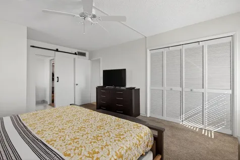3960 Oaks Clubhouse Drive Pompano Beach FL 33069