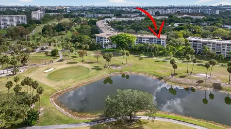 3960 Oaks Clubhouse Drive Pompano Beach FL 33069