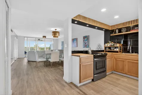 3960 Oaks Clubhouse Drive Pompano Beach FL 33069