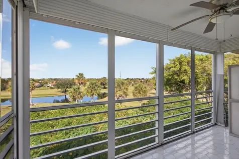 3960 Oaks Clubhouse Drive Pompano Beach FL 33069