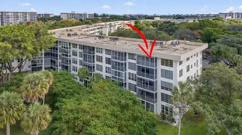 3960 Oaks Clubhouse Drive Pompano Beach FL 33069
