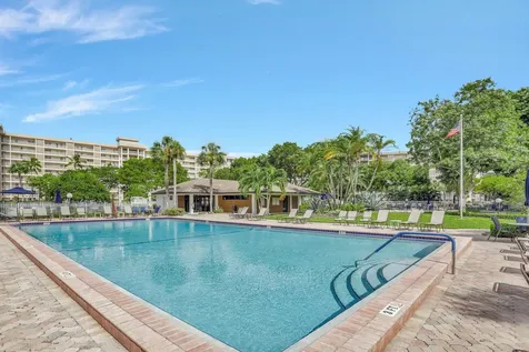 3960 Oaks Clubhouse Drive Pompano Beach FL 33069