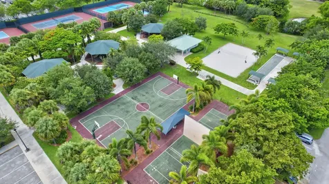 3960 Oaks Clubhouse Drive Pompano Beach FL 33069