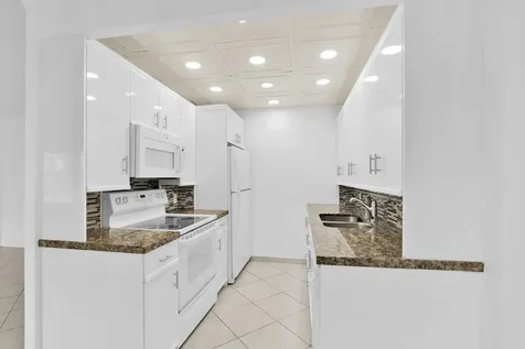 2043 Cornwall C Boca Raton FL 33434