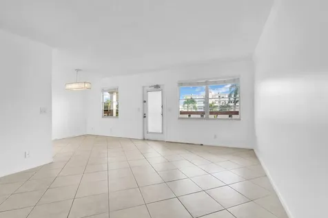 2043 Cornwall C Boca Raton FL 33434