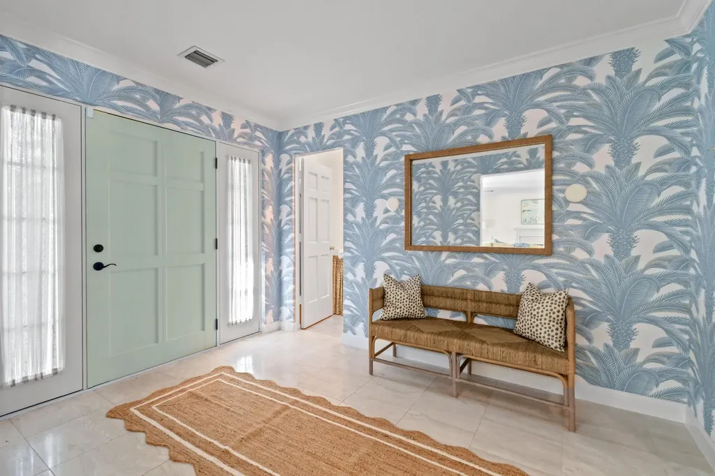 117 Via Vizcaya Palm Beach FL 33480