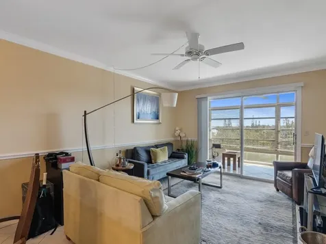 2333 Indian River Boulevard Vero Beach FL 32960
