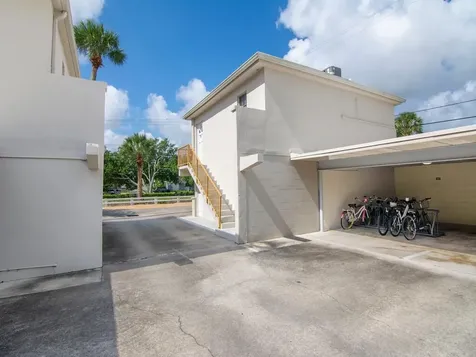 2333 Indian River Boulevard Vero Beach FL 32960