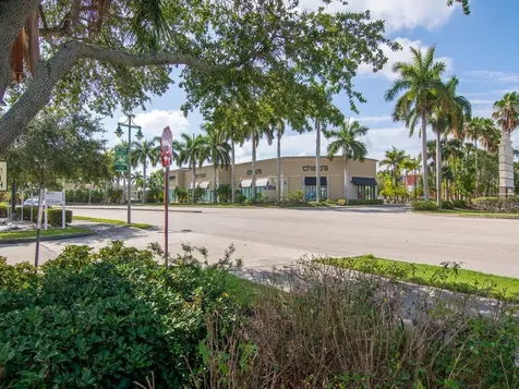 2333 Indian River Boulevard Vero Beach FL 32960