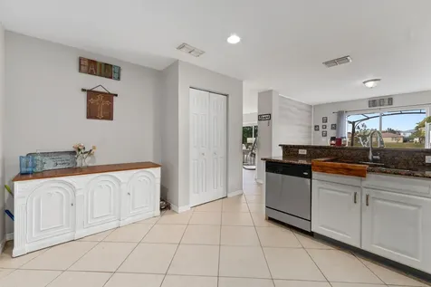 1939 Sw Jamesport Drive Port Saint Lucie FL 34953