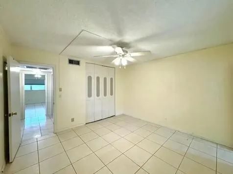 116 Oxford 400 West Palm Beach FL 33417