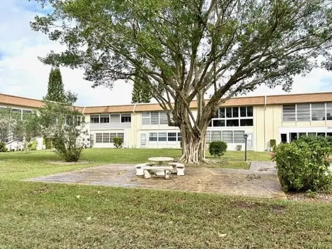 116 Oxford 400 West Palm Beach FL 33417