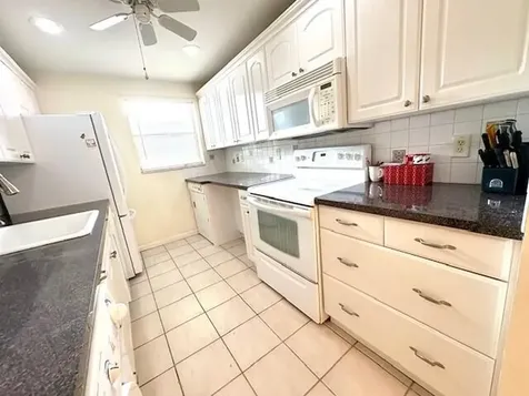 116 Oxford 400 West Palm Beach FL 33417