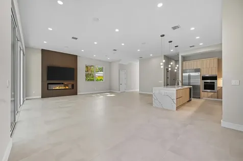 827 N Lake Avenue Delray Beach FL 33483