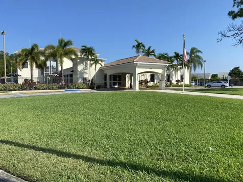 19 Golfs Edge F West Palm Beach FL 33417