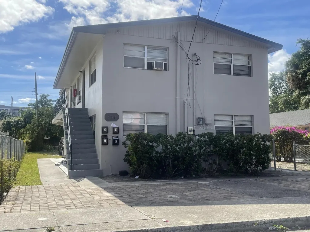 914 4th Street West Palm Beach FL 33401